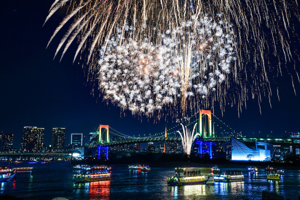 お台場レインボー花火を屋形船から